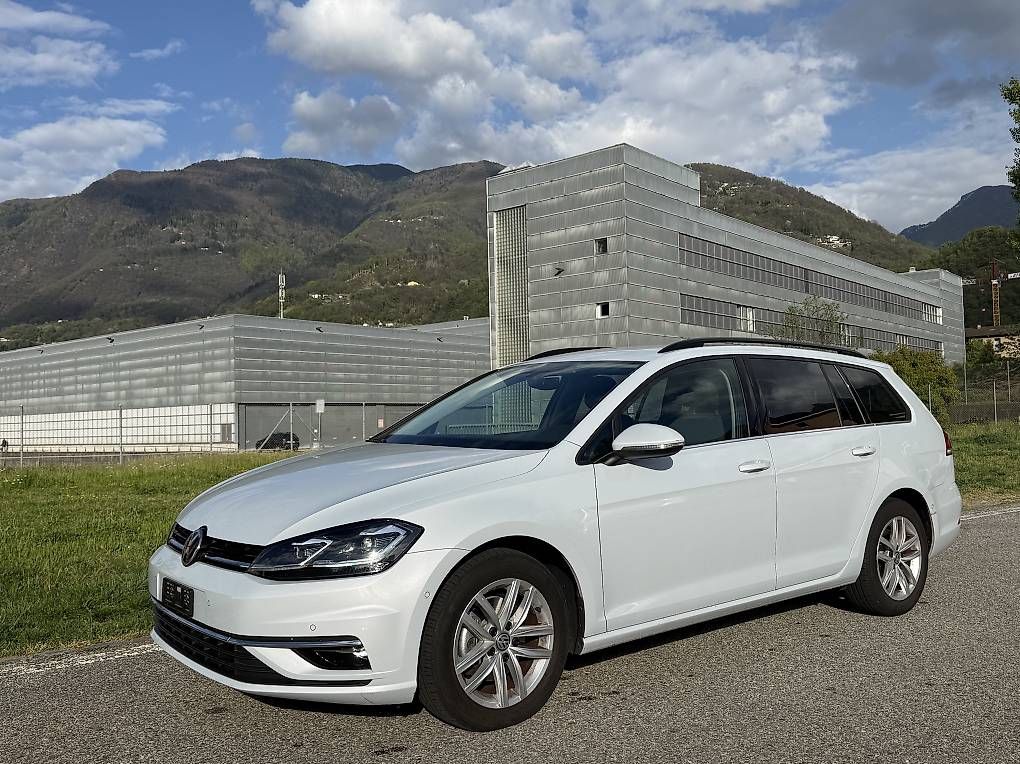 Automobili: VW Golf Var. 2.0 TDI – Usato da Giubiasco venduto da automobili72