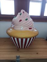Deko Cupcake rosa Sprinkles rot weiss gestreift gross