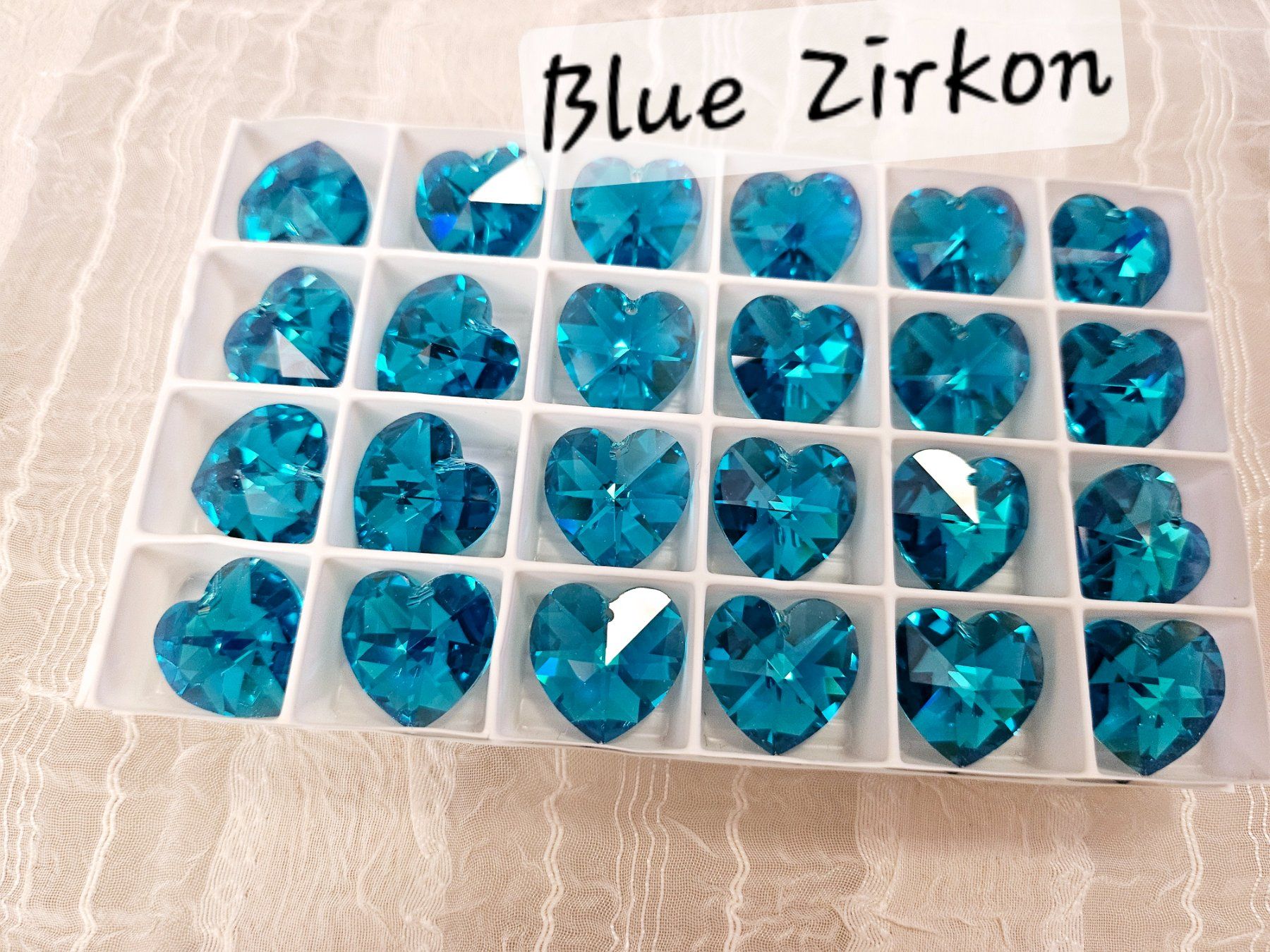 Perlen (unechte): Funkelnde Swarovski Herz Perlen 18.0x17.5mm – Neu und originalverpackt aus Dietikon von Eleda 6