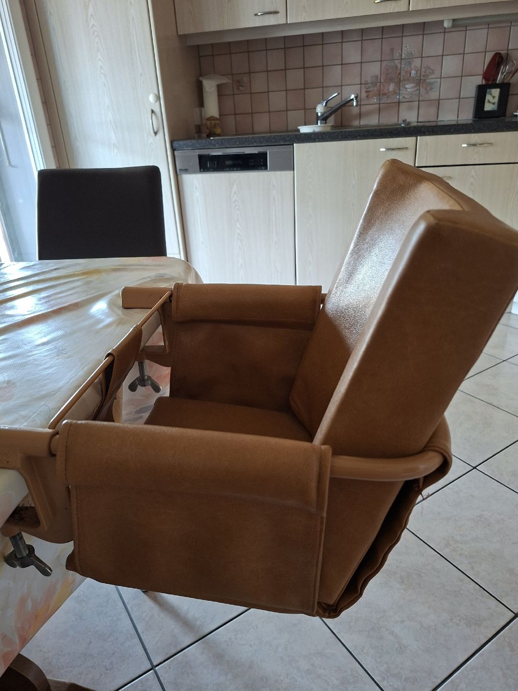 Sièges auto: siège bébé a fixer à la table  – D'occasion à Cournillens par masoeur 2