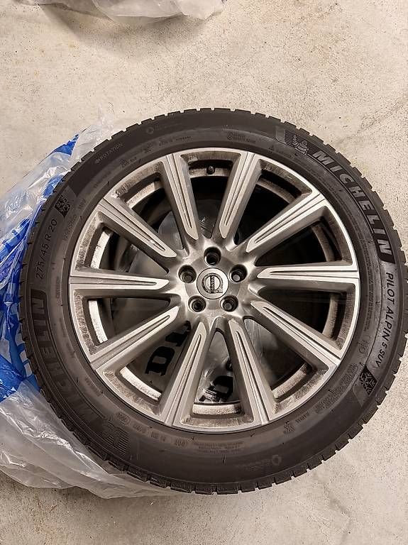 Pneus & Roues: Volvo XC90 Wintersatz Winterfelgen – D'occasion à Riedikon par Spheroz