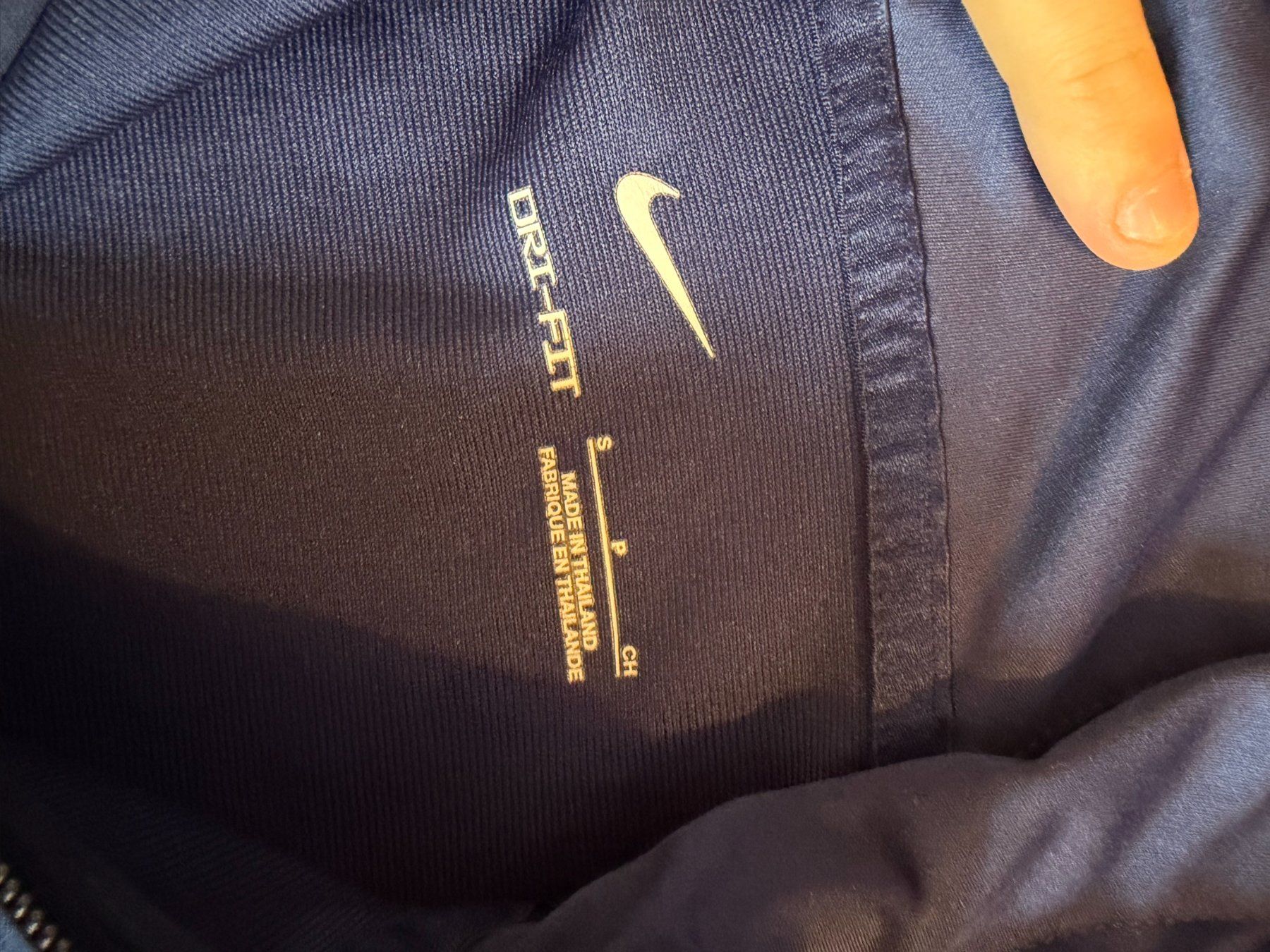 Vestes: Veste à capuche Tottenham Nike bleu marine – D'occasion à Genève par rij_7zrr 2