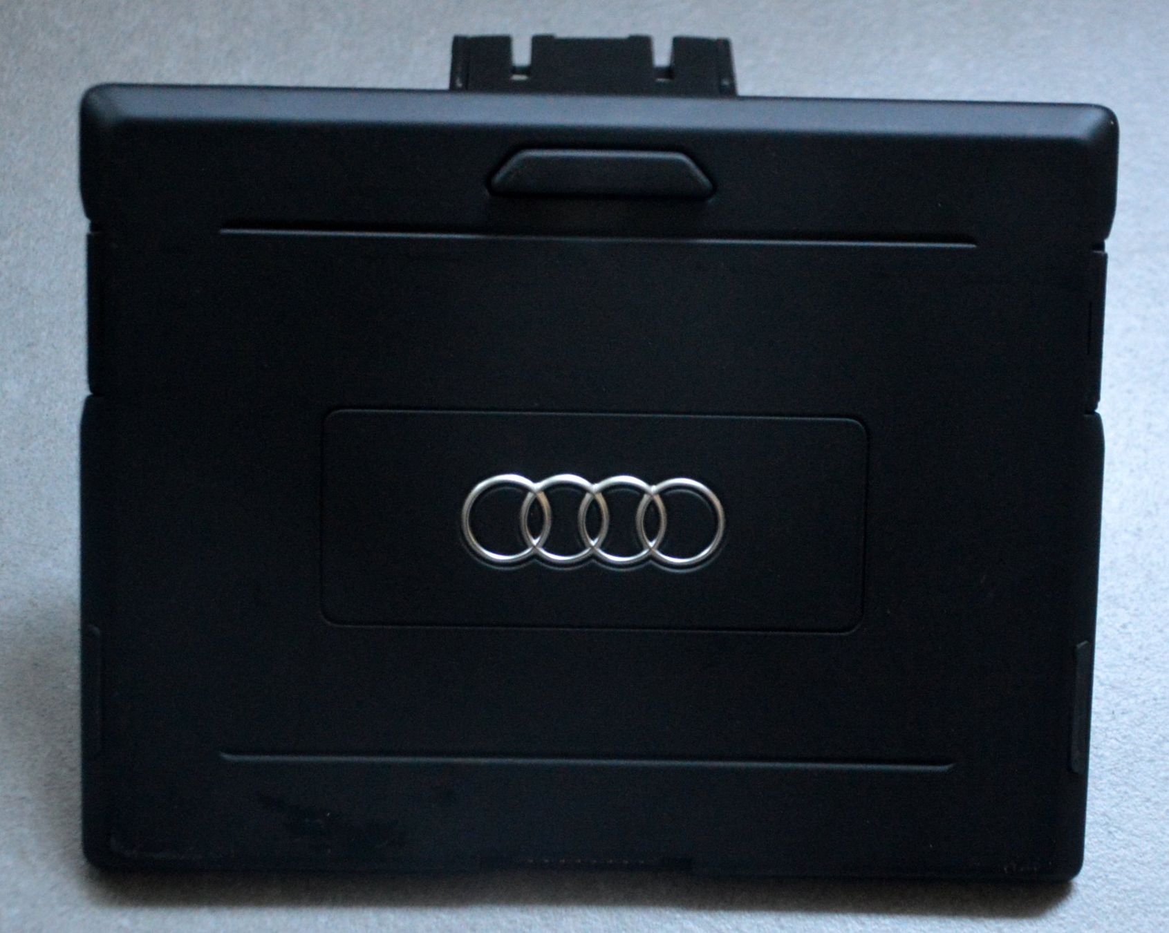 Autres décorations & accessoires: Audi SCX SDIS Tablet-Halter / Support de tablette – D'occasion à Collonges par arashee
