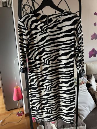 Robe en maille voyelles Zébrée noir similicuir T2