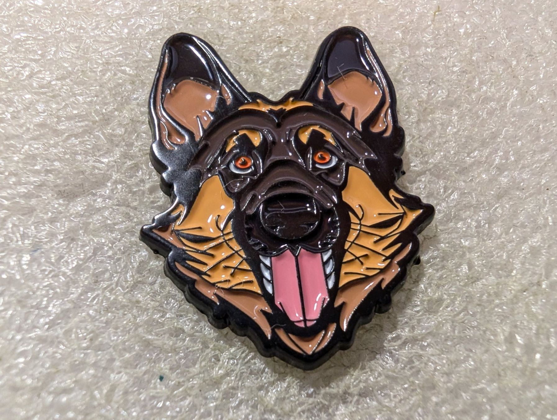 Placchette & Badge: Ansteckpin 96: Hund – Usato da Oppligen venduto da Pin-Fall-Shop