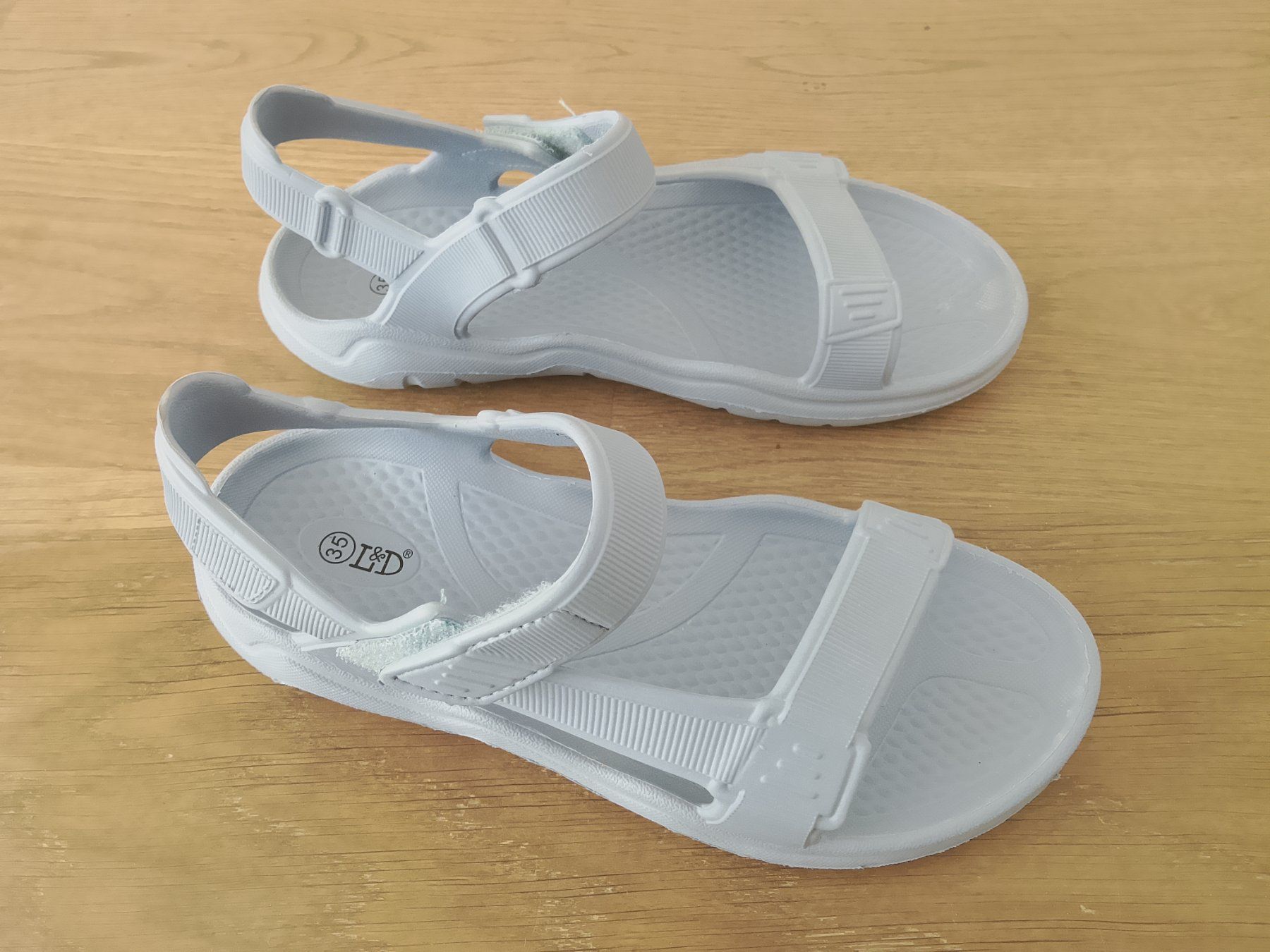 Schuhe für Jungen: Sandalen weiss Grösse 35 – Neu (gemäss Beschreibung) aus Bellikon von MellonCollieMitTwint