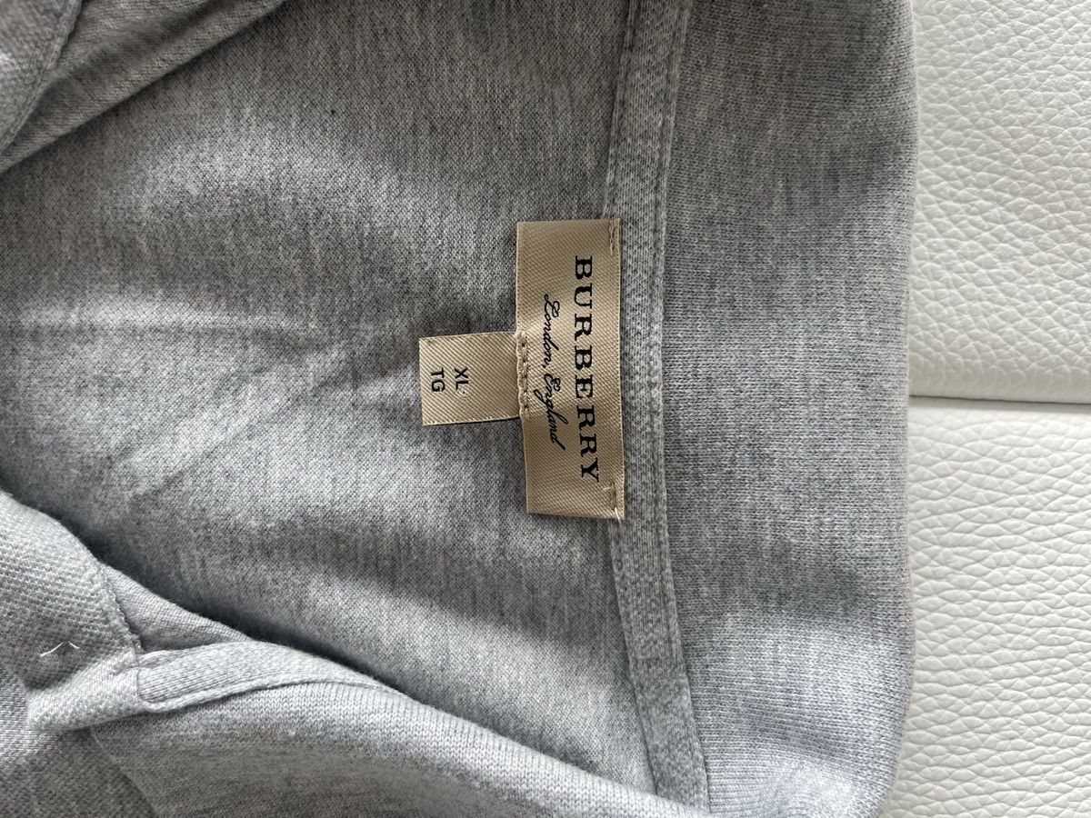 Burberry T-shirt: 3er Pack Burberry Shirts – Nuovo (secondo la descrizione) da Langnau am Albis venduto da rem_xx5l 1