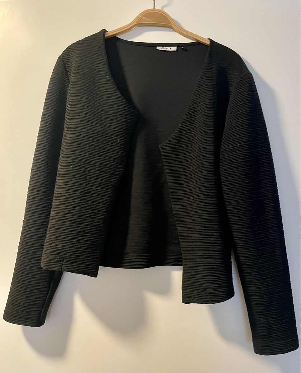 Only Bolero: ONLY Jäggli schwarz -gerippter Stoff – Usato da Stansstad venduto da alexandra171080