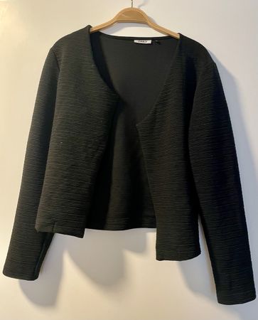 ONLY Jäggli schwarz -gerippter Stoff