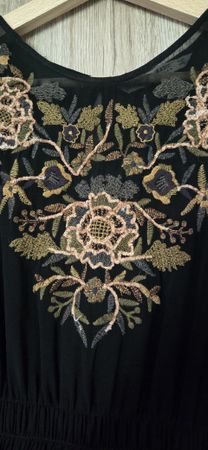 Wunderschönes, elegantes Kleid von ZARA COLLECTION, Grösse M