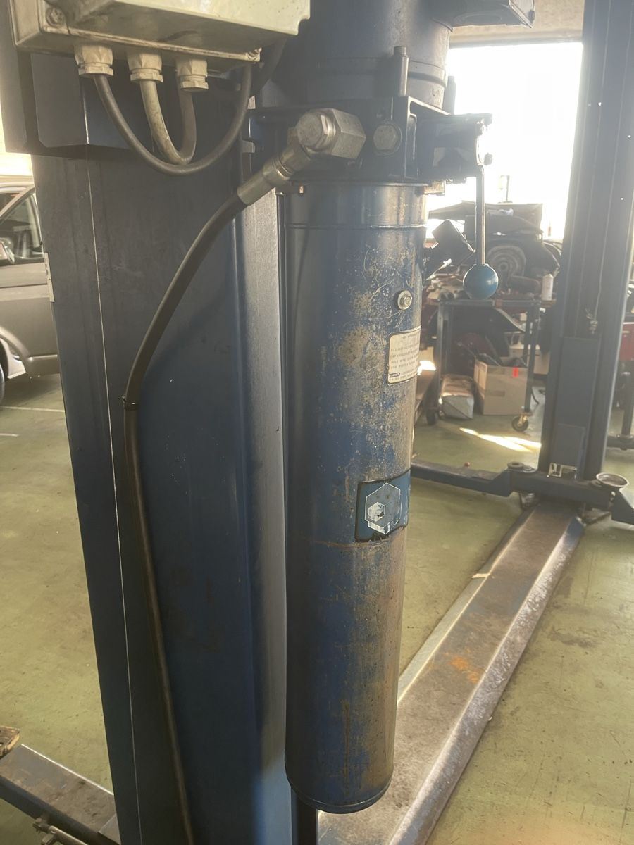 Piattaforme elevatrici & Crick: Autolift  – Usato da Döttingen venduto da beatzz 8