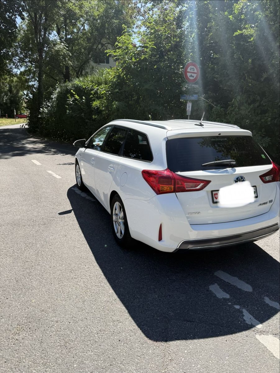 Automobili: Toyota auris – Usato da Plan-les-Ouates venduto da Yasse 1