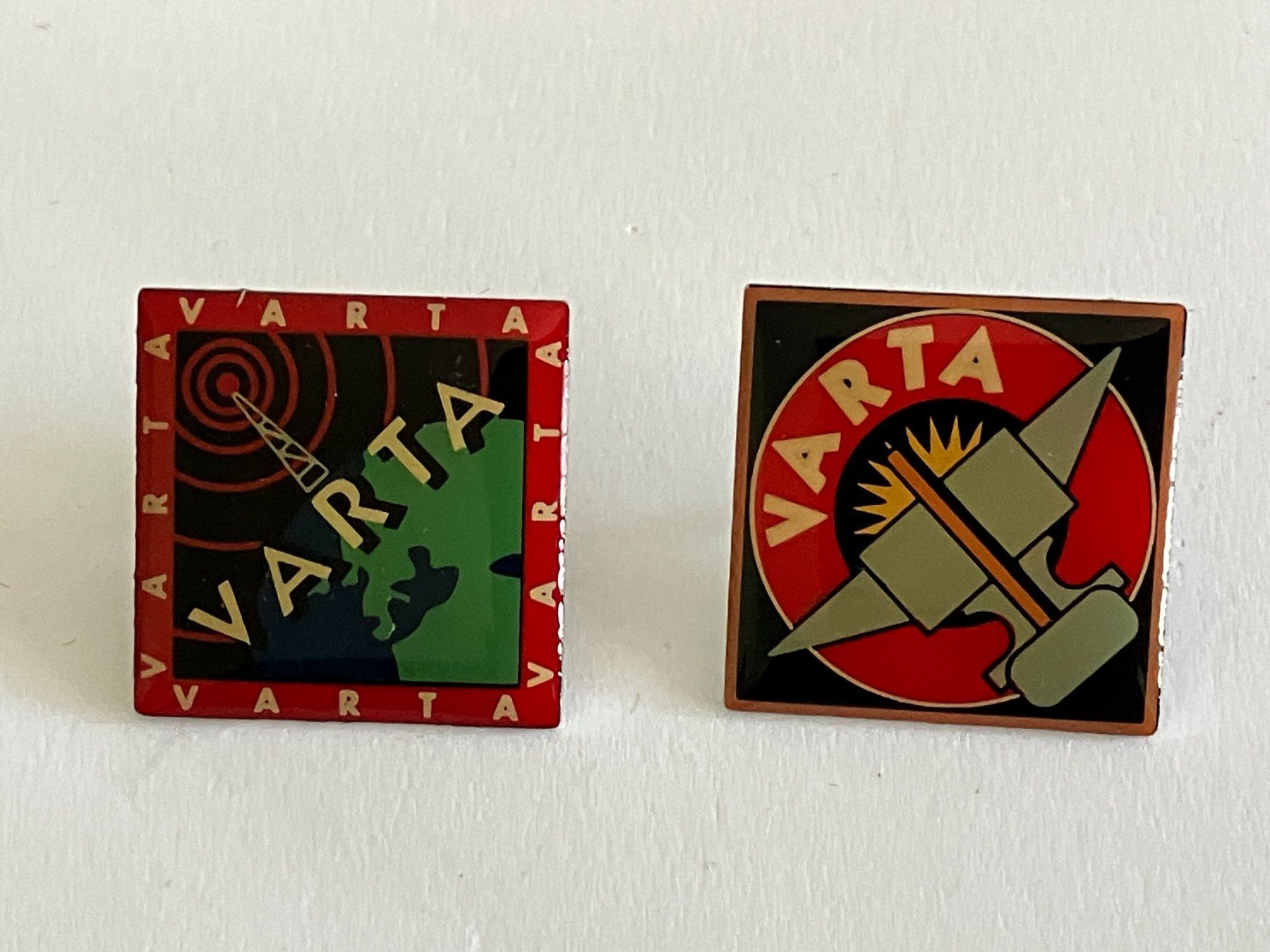 Placchette & Badge: 2 Pin Varta – Usato da Basel venduto da djwwpp
