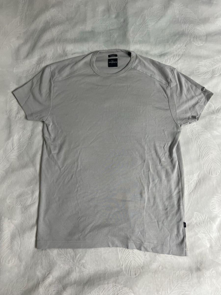 T-shirt: engbers grey t-shirt – Nuovo (secondo la descrizione) da St. Margrethen SG venduto da swiss_secondhand