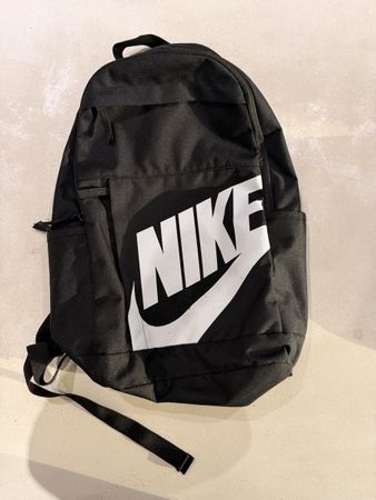 Sac à dos Nike noir – Grand logo – Bon état