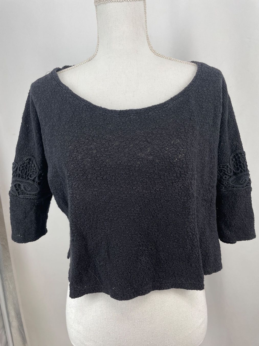 Pulls & Sweat-shirts: CHICOREE pull noir S – D'occasion à Lausanne par PlusValue_Lausanne