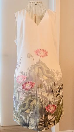 Ted Baker -  Elegantes ärmelloses Kleid mit floralem Print