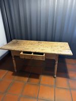 Rustikaler Holztisch, Vintage-Charme für Ihr Zuhause!