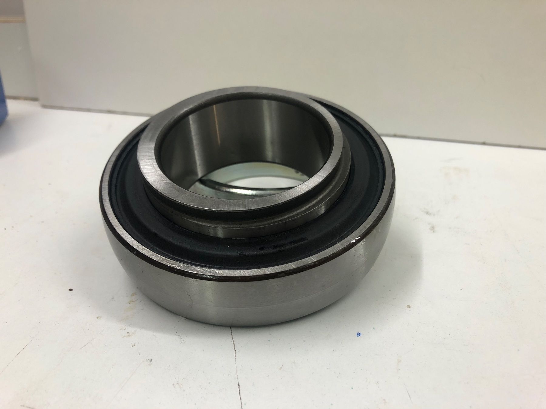 SKF Cuscinetti a sfere: Spannringlager SKF YET 212 – Nuovo e nell'imballaggio originale da Schötz venduto da EMTEC02 1