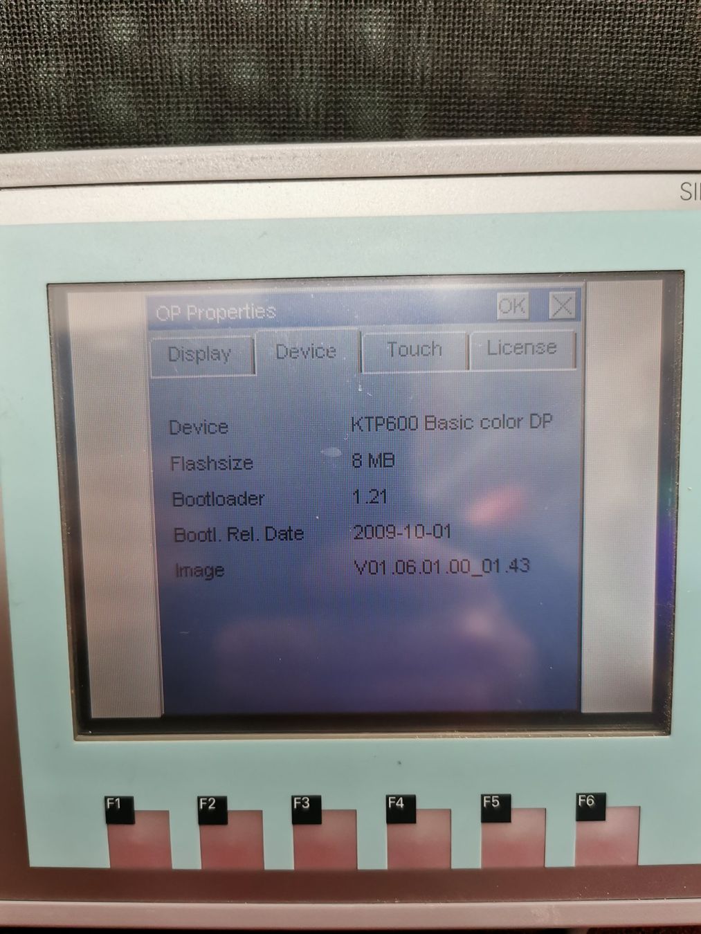Siemens Sistema di controllo: Siemens SIMATIC HMI KTP600 Basic Color DP Touch Panel Top! – Usato da Niederlenz venduto da Chevy_V8 1