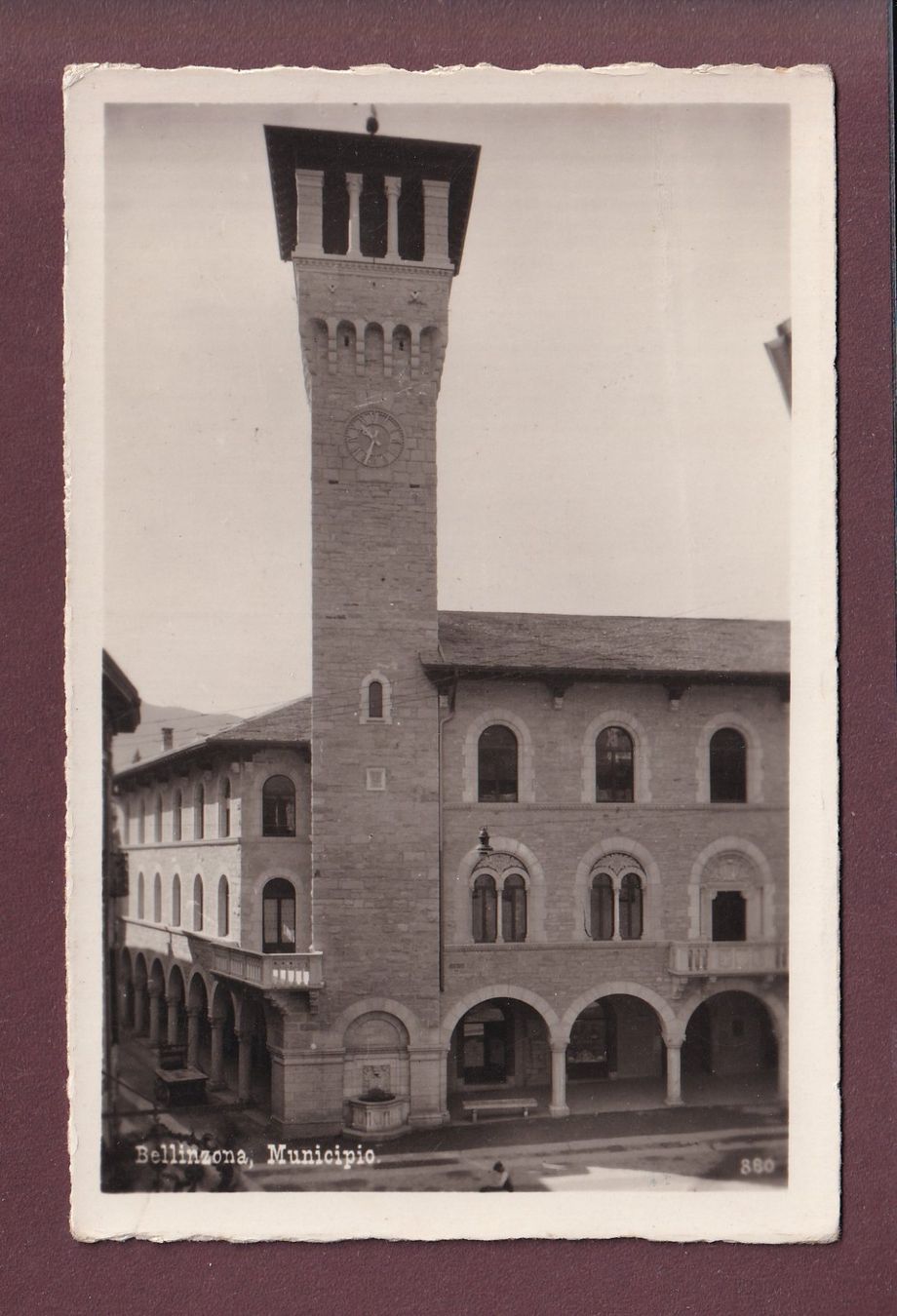 Cartoline postali: BELLINZONA - Municipio - 1934 – Usato da Pully venduto da nicecards