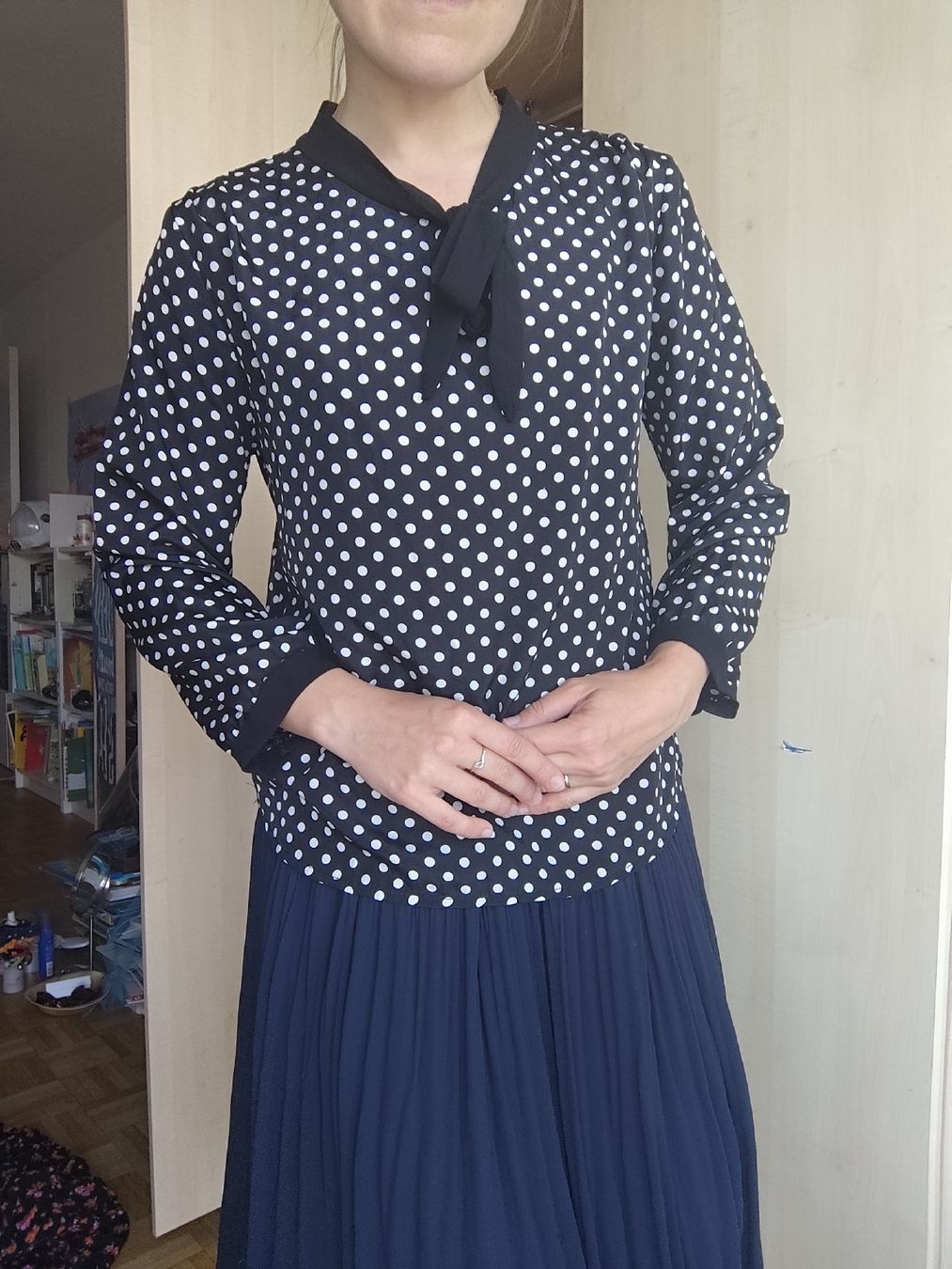 Camicette: Polka Dot Blouse with Tie - Smart & Stylish Look! s – Usato da Mägenwil venduto da VintageGirly 1