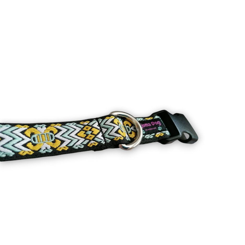 Guinzagli & Collari: Schönes Hundehalsband 2.5cm "Yoshi" handgemacht – Nuovo e nell'imballaggio originale da Grenchen venduto da KijomaDog 1