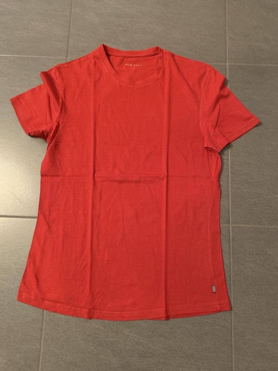 T-shirt: T-shirt Pier One – Usato da Collombey venduto da amina36