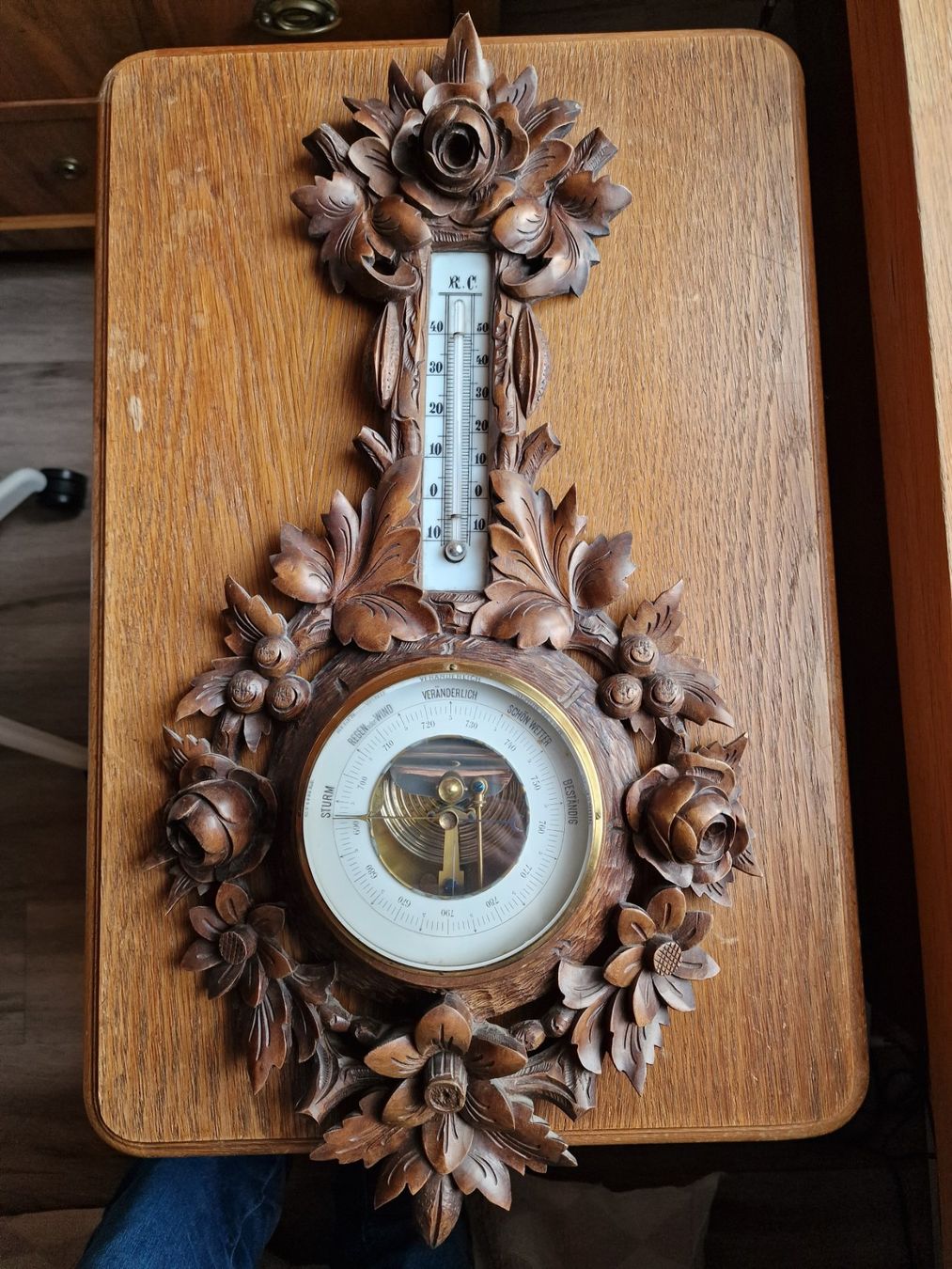 Sonstige antike Technik & Geräte: Barometer und Thermometer  -  antike Brienzer Schnitzerei – Gebraucht aus Röthenbach i. E. von Heureka5