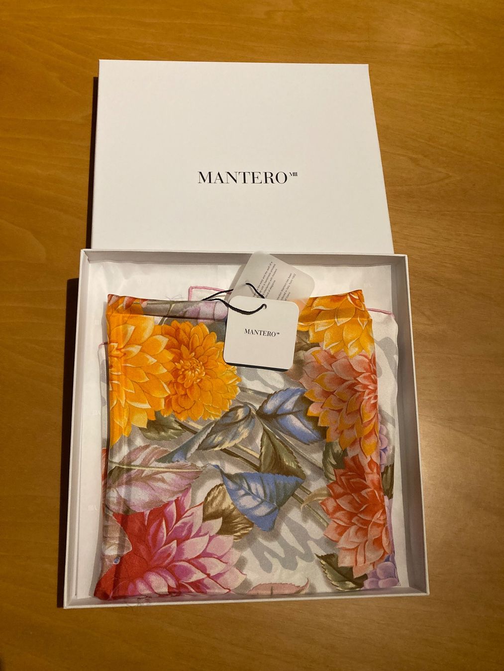Foulard & Sciarpe: Foulard Mantero in seta – Nuovo e nell'imballaggio originale da Bern venduto da Sumo_Recordings