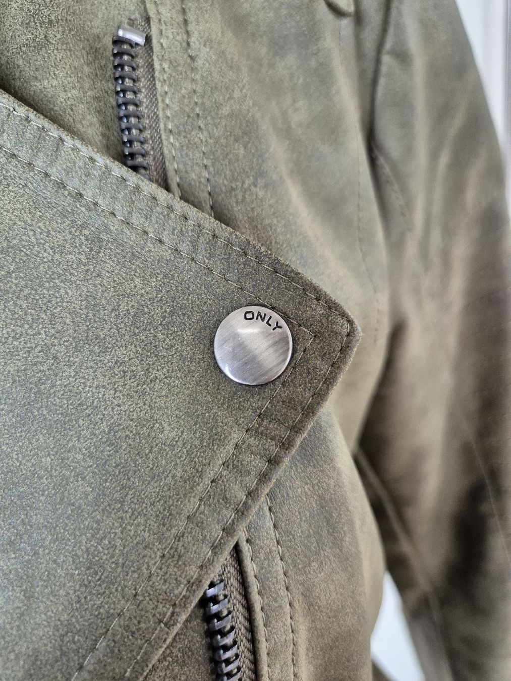 Only Giacche: ONLY Kunstlederjacke Grösse 40 – Usato da Oberbuchsiten venduto da Wilandra 1
