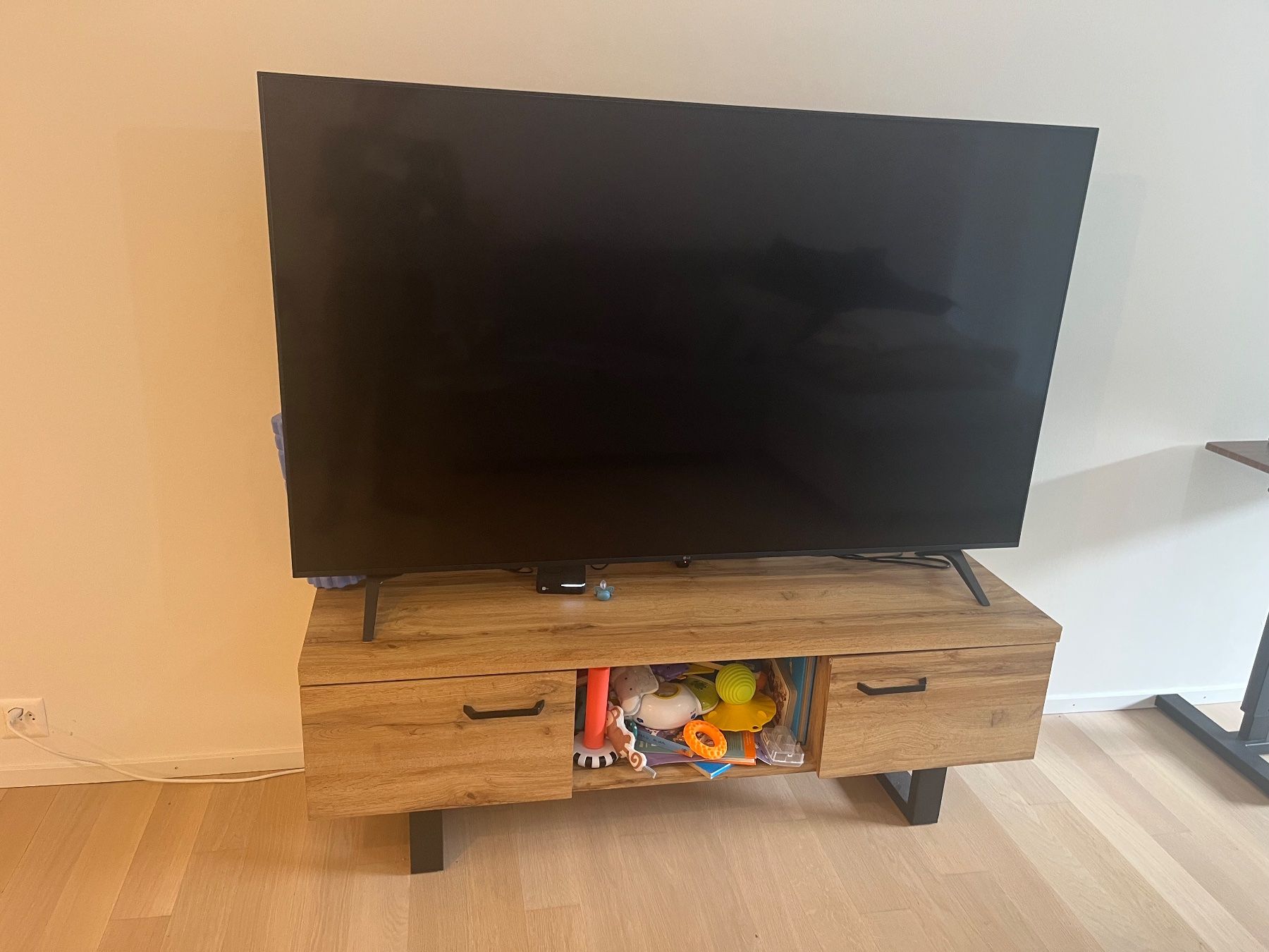 Mobili TV: Tv bench with doors – Usato da Zürich venduto da vil_mgs6