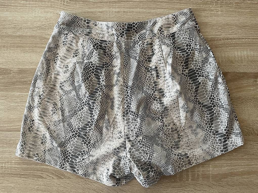 Hosen: Shorts – Gebraucht aus Basel von Make-up-lover 1