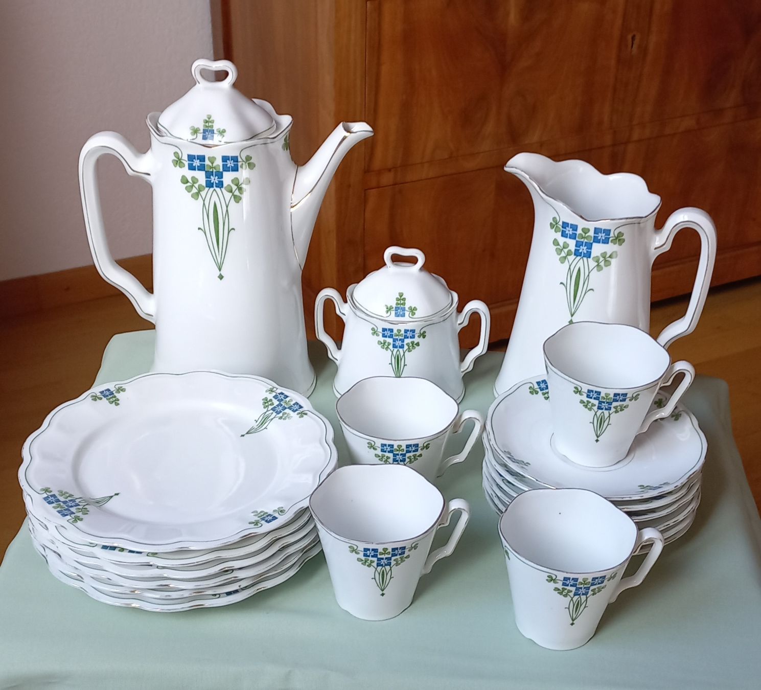 Set di piatti: Antike Jugendstil Kaffee Service. – Usato da Buchs AG venduto da Dzirul 2
