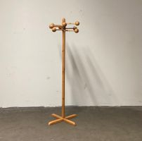 Skandinavische Standgarderobe aus den 1970 er Jahren