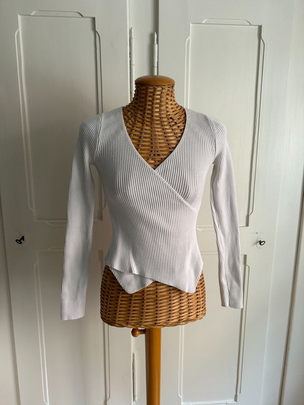 Pullover & Sweatshirts: 4TH + RECKLESS - Oberteil weiss asymmetrisch XS – Gebraucht aus Zürich von Diazaio