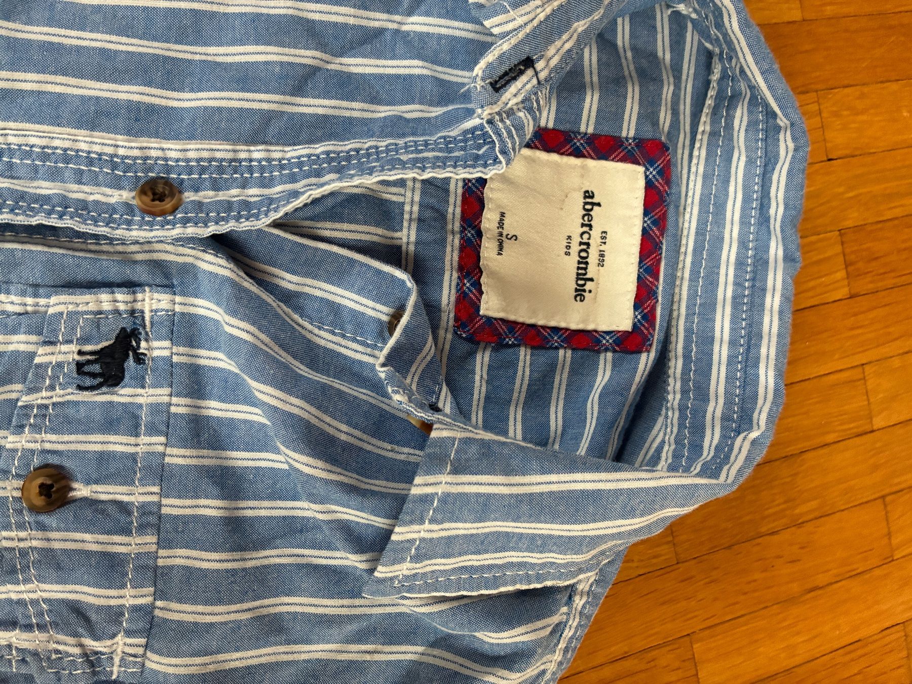 Lotti & Set di vestiti: 2 Hemden H&M 134 + Abercrombie S – Usato da Veyrier venduto da gnoom74 2