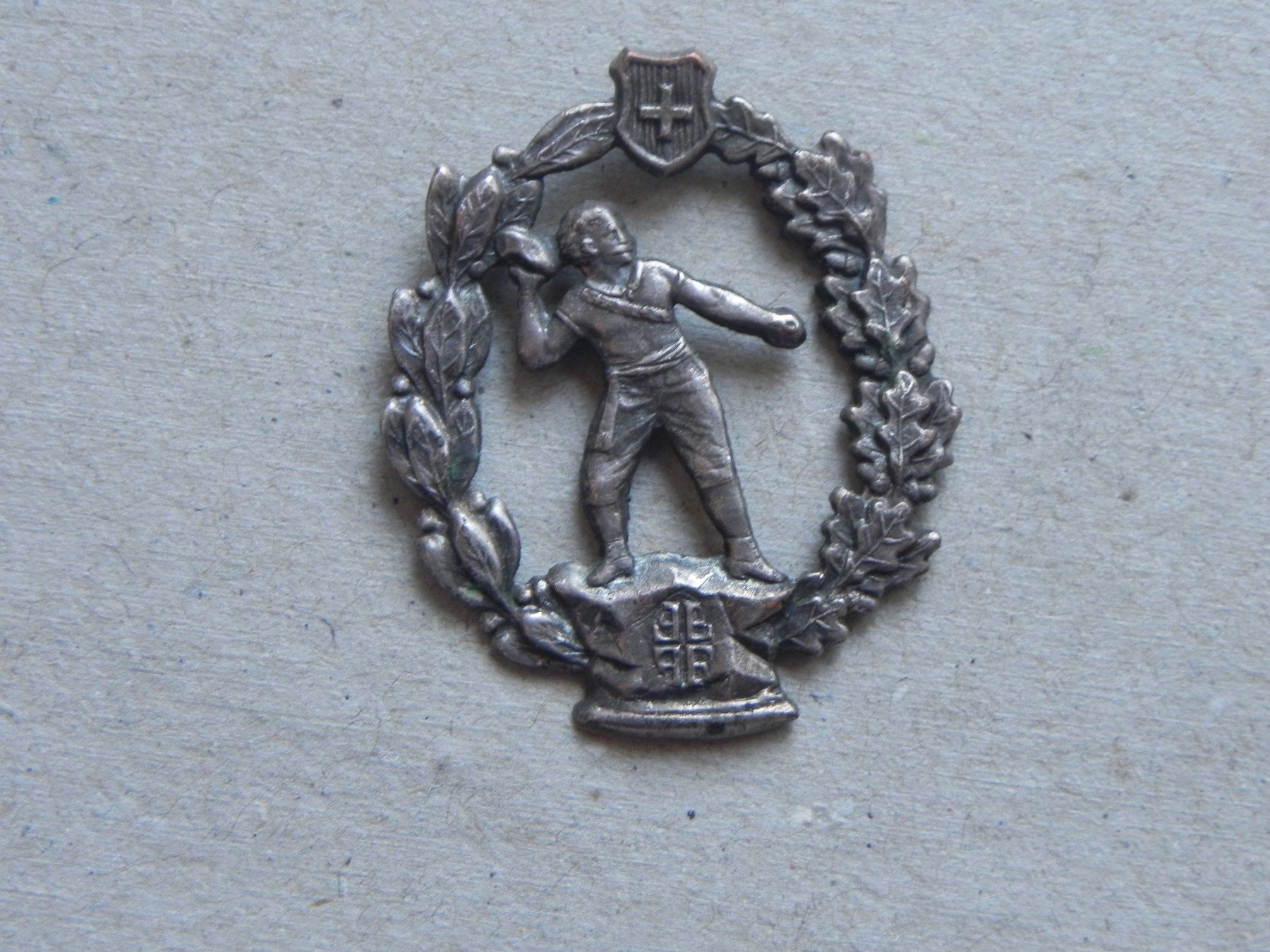 Medaillen: Evtl. ESAF Brosche Medaille Abzeichen Steinstossen um 1900 – Gebraucht aus Siebnen von krimsie