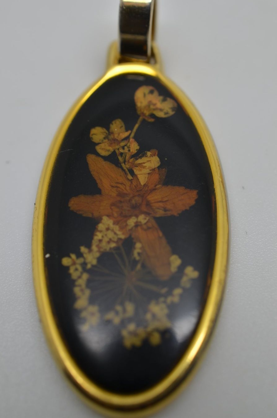 Anhänger: 2 pendentifs en métal avec fleurs séchées – Gebraucht aus La Croix (Lutry) von OMEGA07 1