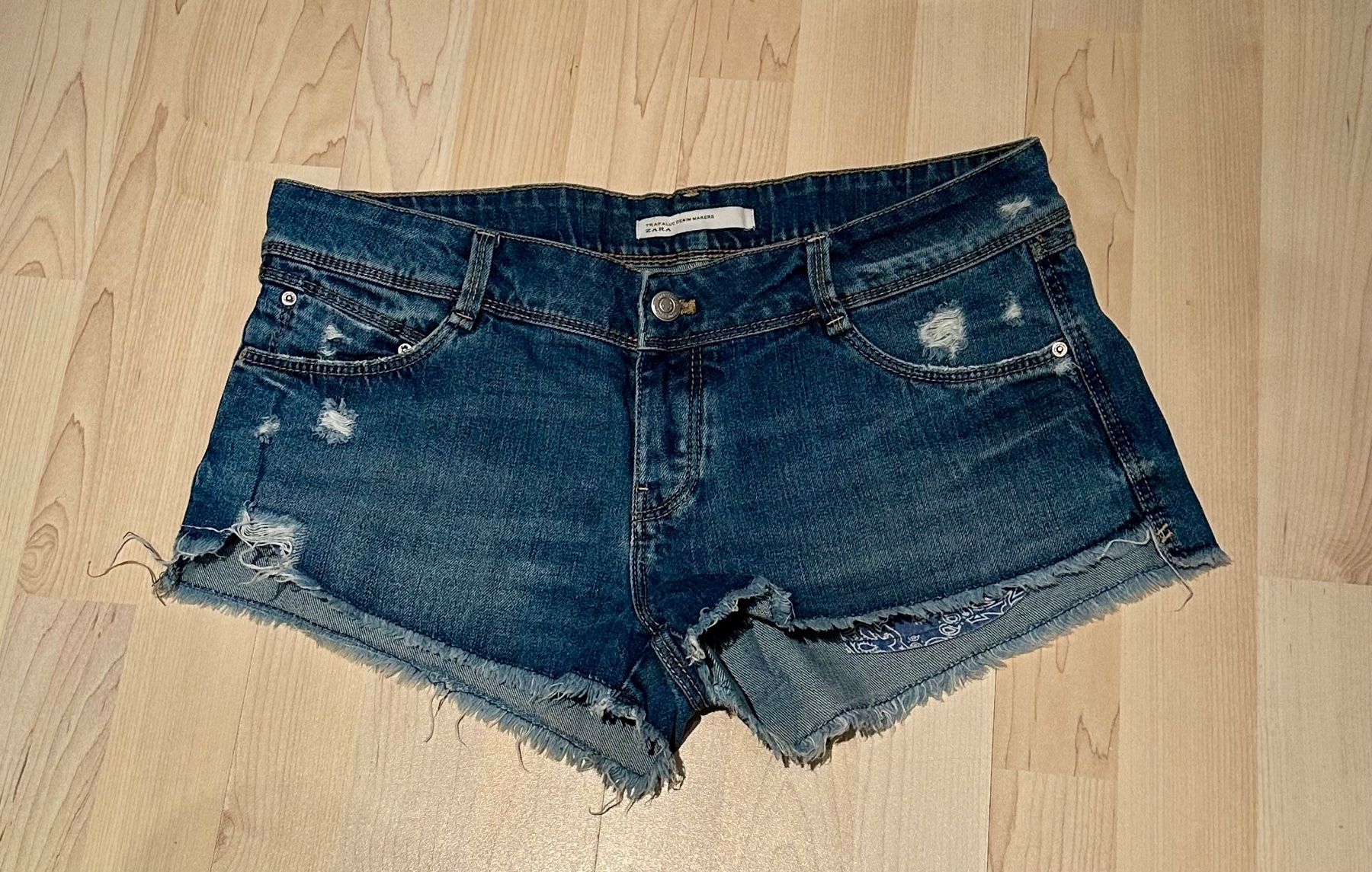 Zara Jeans: Jeans-Shorts von Zara, Grösse 40 – Usato da Wallbach venduto da paxnic