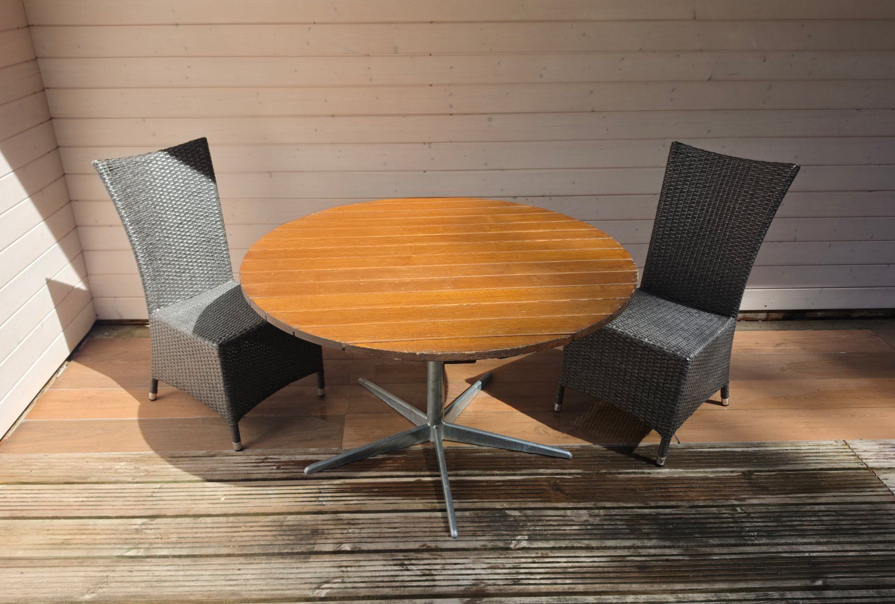 Tavoli: Gartentisch Holz Metall mit 2 Stühlen – Usato da Etzgen venduto da juj_b678 1