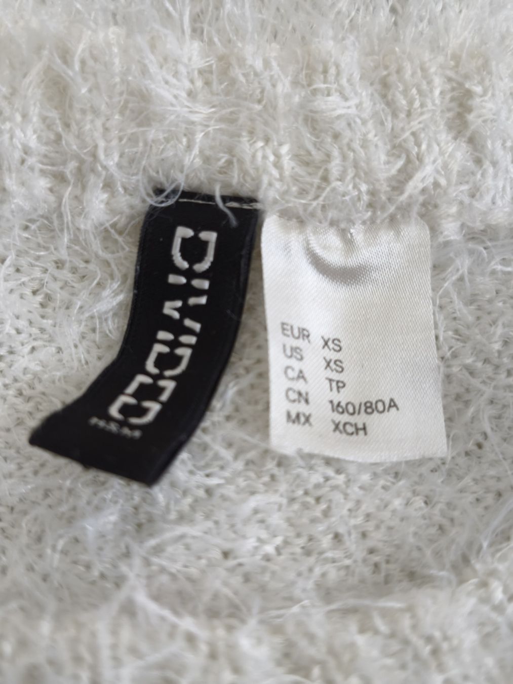 H&M Pullover & Sweatshirts: Pullover Divided H&M flauschig weiss Grösse XS  – Neu (gemäss Beschreibung) aus KRIENS von Franzy_Blond10 3