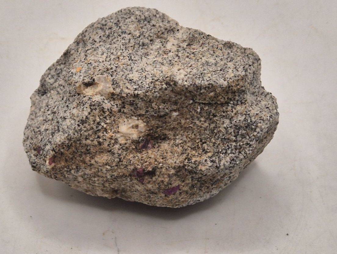 Pietre preziose: Rubin (e) in Muttergestein (135) – Nuovo e nell'imballaggio originale da Winterthur venduto da LukasMineralienOase 1