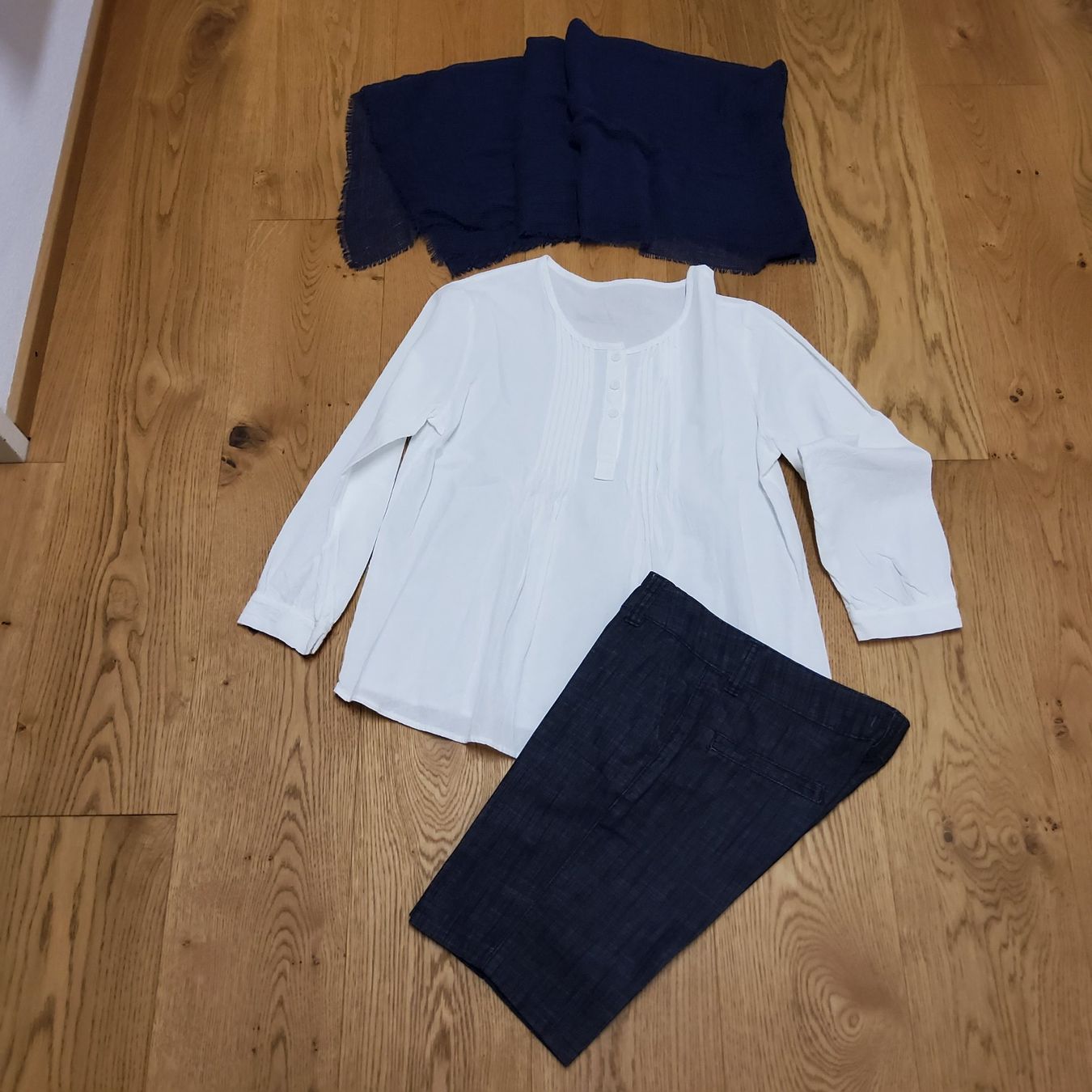 Lotti di vestiti: 3 teiliges Kleiderpacket – Usato da Naters venduto da 3904Naters