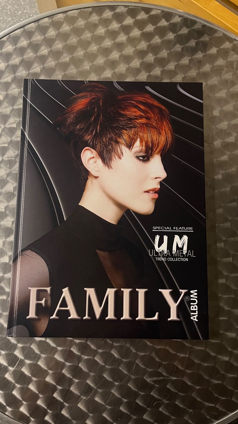 Libri: Frisurbuch Family – Usato da Meinisberg venduto da Coiffeur_Liquidation