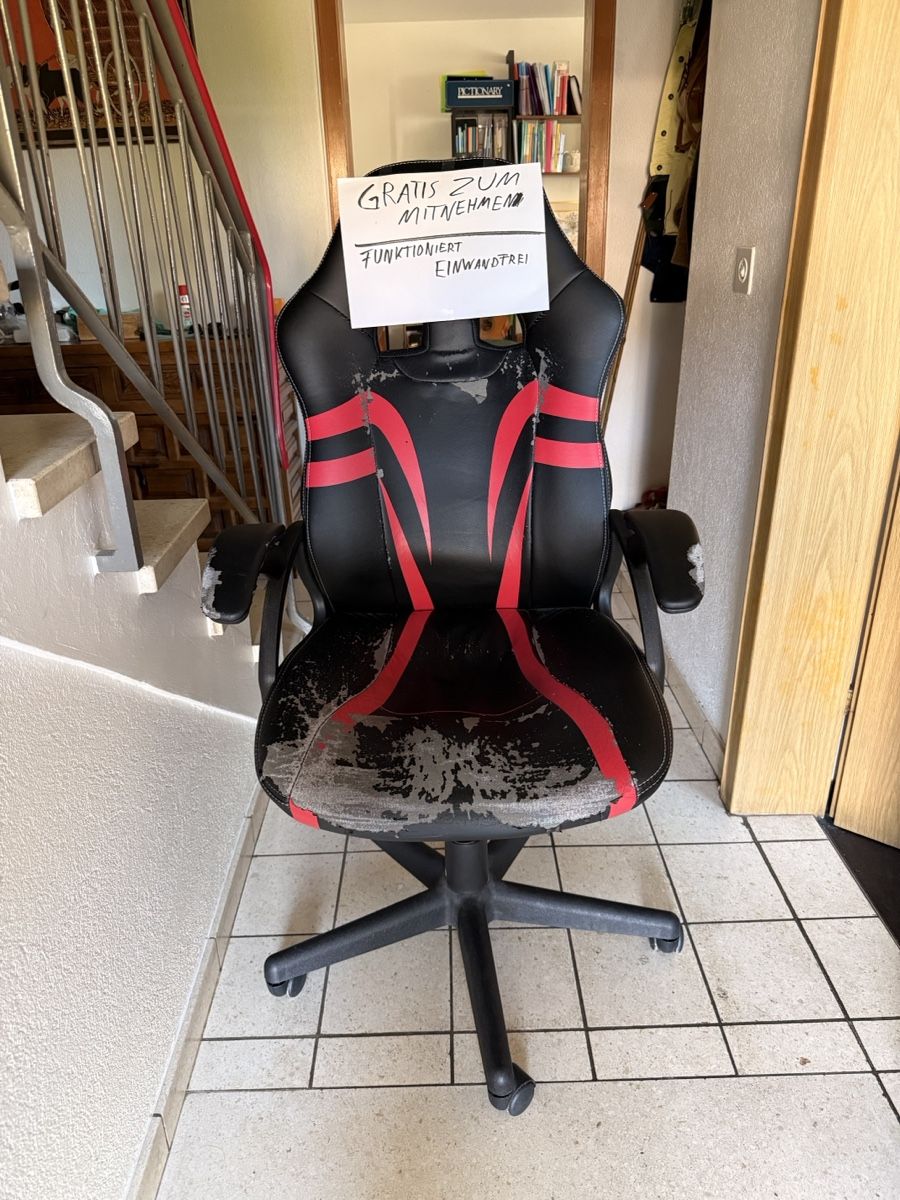 Chaises: Gaming Bürostuhl - GRATIS – D'occasion à Muttenz par six_nfz9