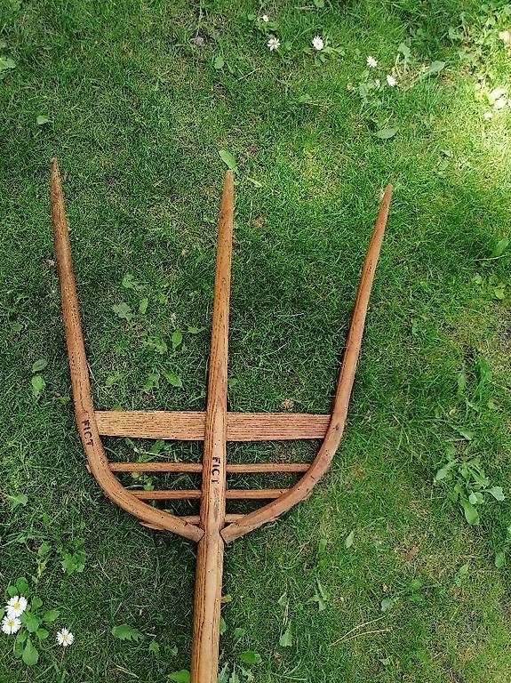 Tous les outils: Ancienne fourche en bois. – D'occasion à St. Maurice par Benoit12 1