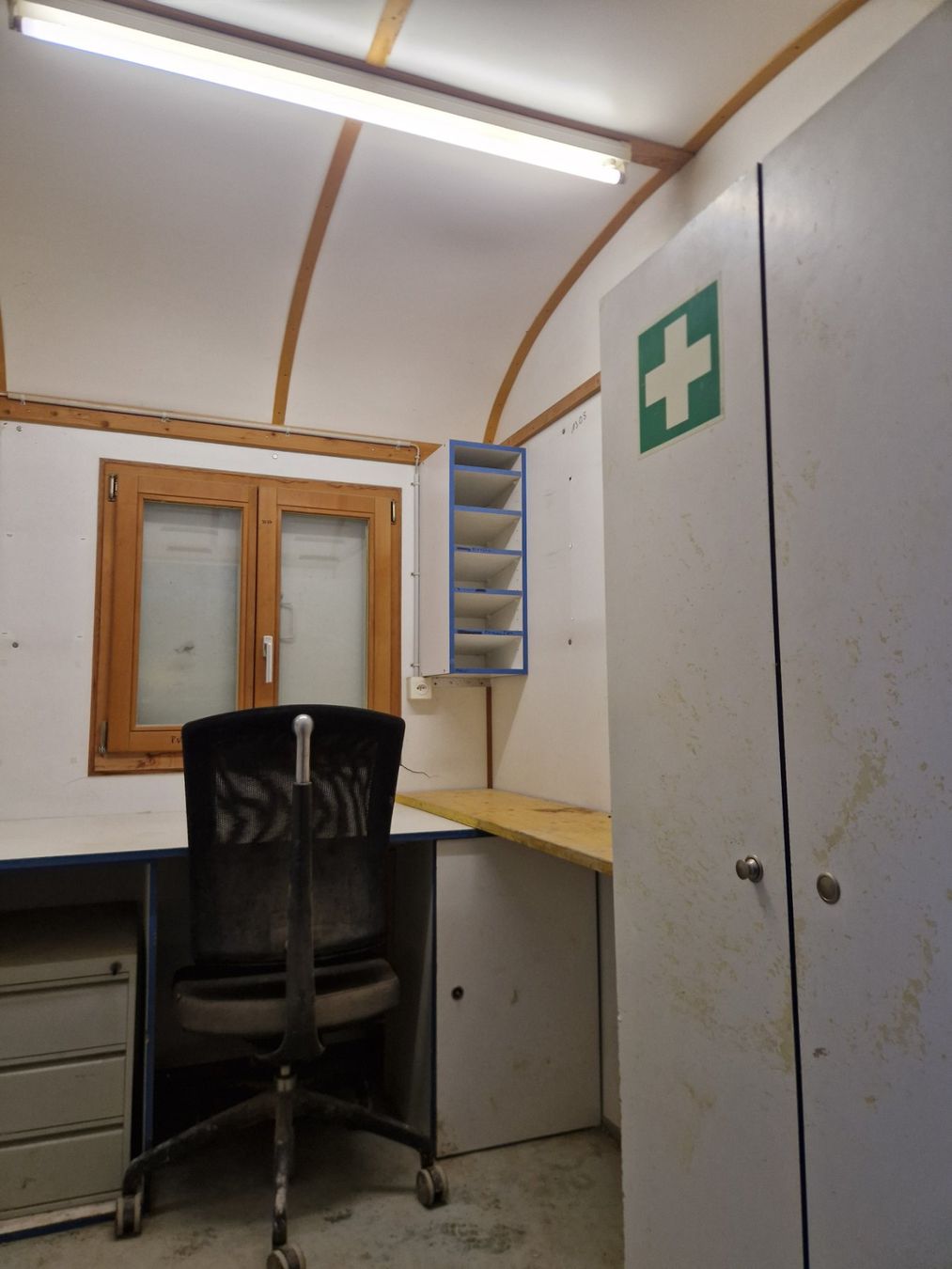 Niederberger Rimorchi: NIEDERBERGER Bauwagen – Usato da Sumiswald venduto da ForstCounty