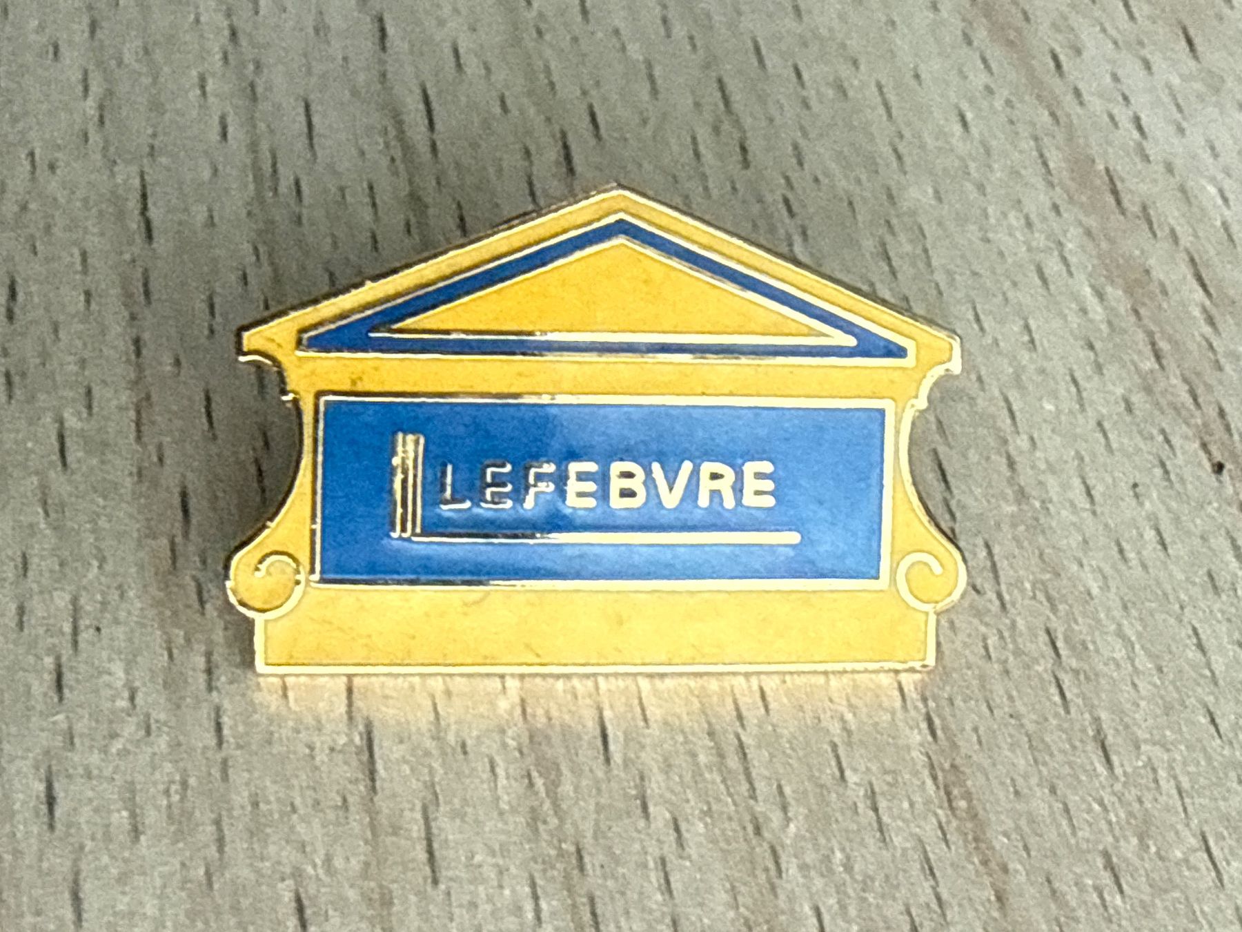 Plaquettes & Badges: Pin LEFEBVRE – D'occasion à Glattbrugg par Schweigmatt