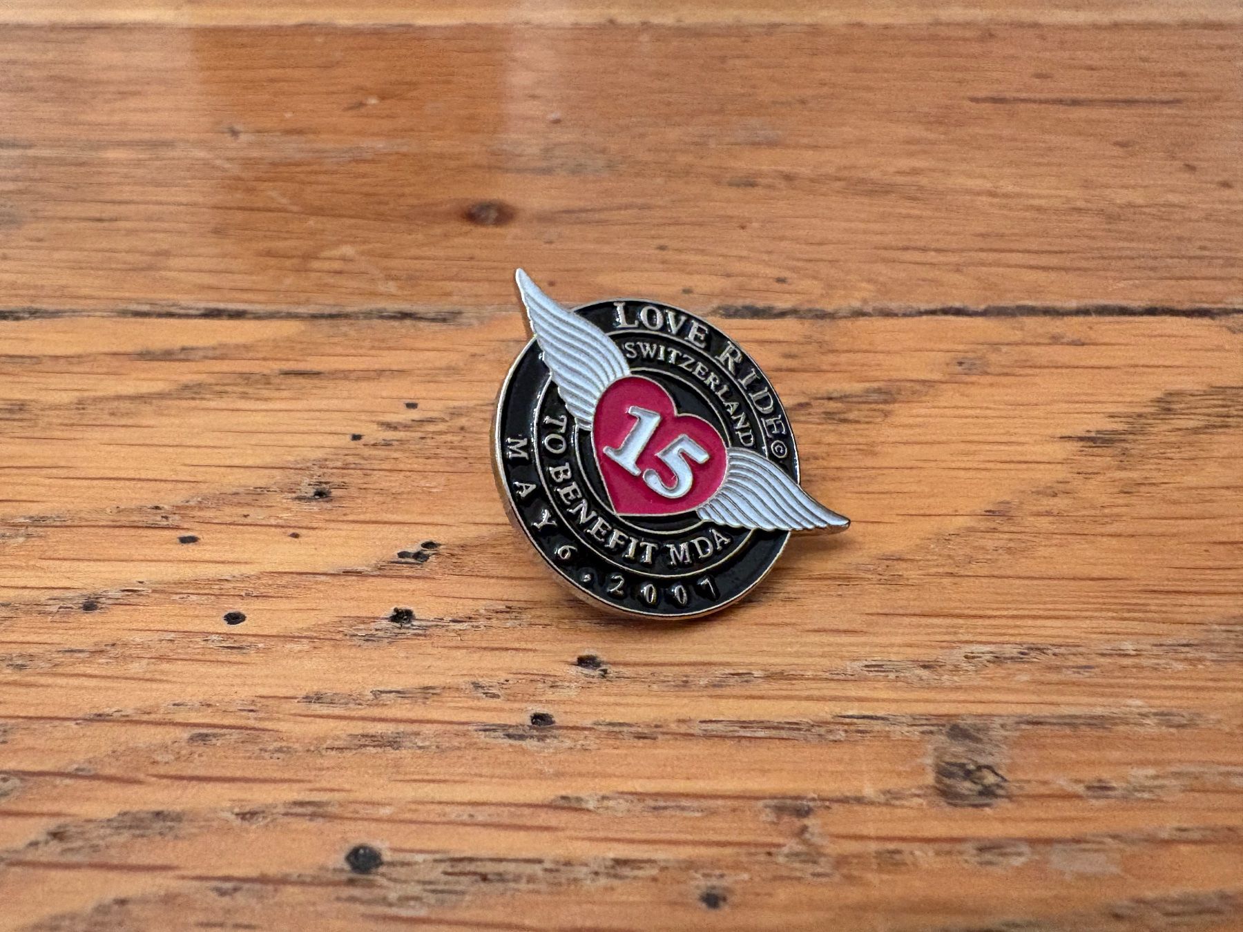 Placchette & Badge: Love Ride Pin - Nr.15 – Usato da Heimiswil venduto da Lebensarchitekt